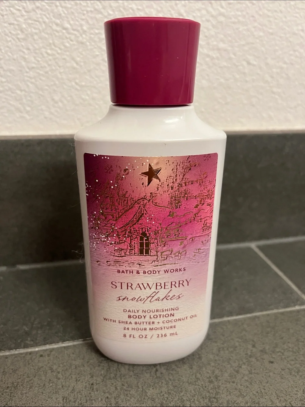 Bath & Body Works Strawberry Snowflakes Body Lotion - Pink